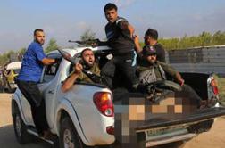 Zgražanje v svetu: fotografija paradiranja Hamasovcev s pohabljeno Shani prejela najvišjo nagrado
