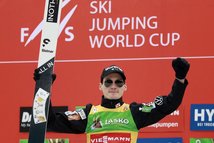 Domen Prevc | Domen Prevc je nedeljsko tekmo končal na drugem mestu. | Foto Reuters