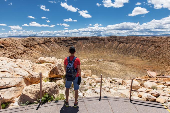 Svetovno znani kratek v ameriški zvezni državi Arizona. Njegov premer znaša 1.200 metrov, globok pa je do 170 metrov. Po ocenah znanstvenikov ga je izdolblo vesoljsko telo s premerom okrog 50 metrov. | Foto: Thinkstock