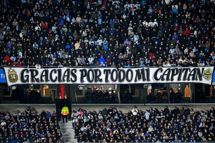 Zahvala navijačev, namenjena kapetanu Argentine. | Foto: Reuters