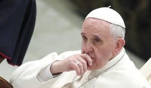 Papež sprejel odstop zapravljivega škofa