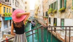950 evrov: turista ne bosta kmalu pozabila kave v Benetkah