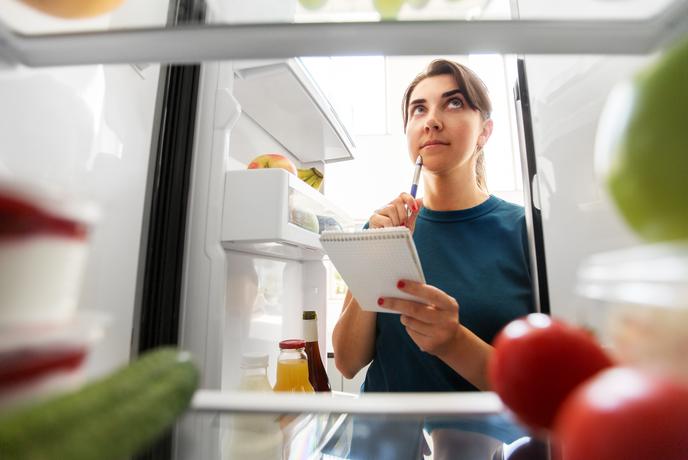Najprej porabite, kar imate doma: hranozavestni triki za manj odpadne hrane