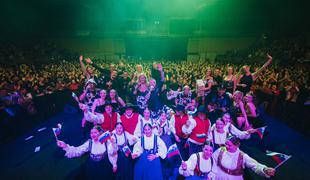 Agropop se je vrnil v velikem slogu: poklonili so se tudi pokojni Šerbi #video