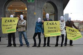Greenpeace protestiral pred ljubljansko Zaro