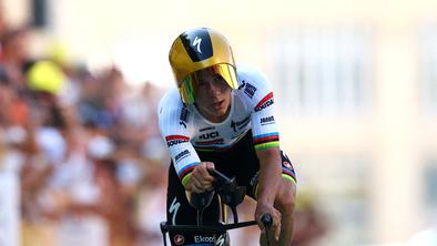 Izjemni Tadej Pogačar zaostal le za Remcom Evenepoelom in oblekel rumeno majico!