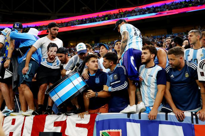 Argentina navijači | Današnji polfinalni spopad bo v živo na stadionu Lusail spremljalo okrog 40 tisoč navijačev Argentine. | Foto Reuters