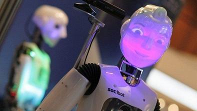 Robot, ki se bo prepoznal v ogledalu