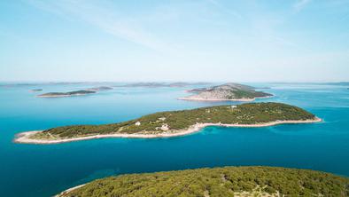 Luksuzni hrvaški otok: gostje prišli, letovišče je ostalo zaprto