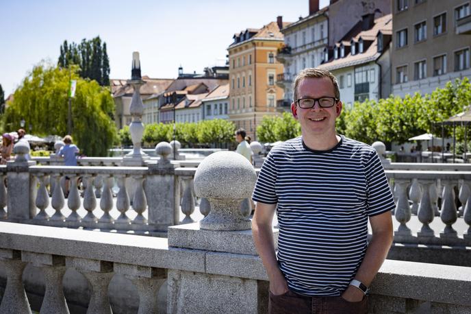 Graham Soult, anglež v Sloveniji. | Slovenija ga je očarala že ob prvem obisku. Britanec Graham Soult se danes k nam vrača ne le kot turist, ampak tudi kot lastnik več kot 200 let stare hiše, ki jo bo temeljito obnovil, a ohranil njen značaj in šarm. | Foto Bojan Puhek