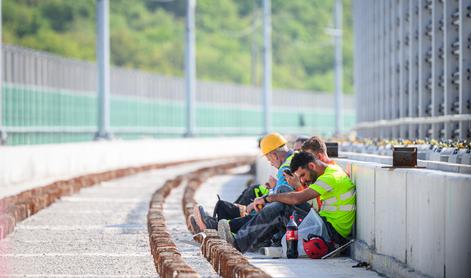 Davkoplačevalski denar odteka, delavci trpijo – in nihče ne more ukrepati?