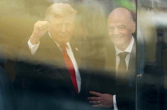 Infantinu in Trumpu rdeči karton