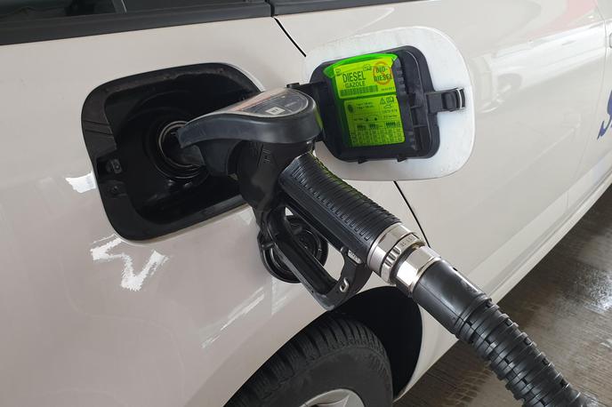 Gorivo dizel bencin bencinska črpalka | 95-oktanski bencin trenutno stane 1,379 evra na liter, dizelsko gorivo pa 1,418 evra na liter. | Foto Metka Prezelj