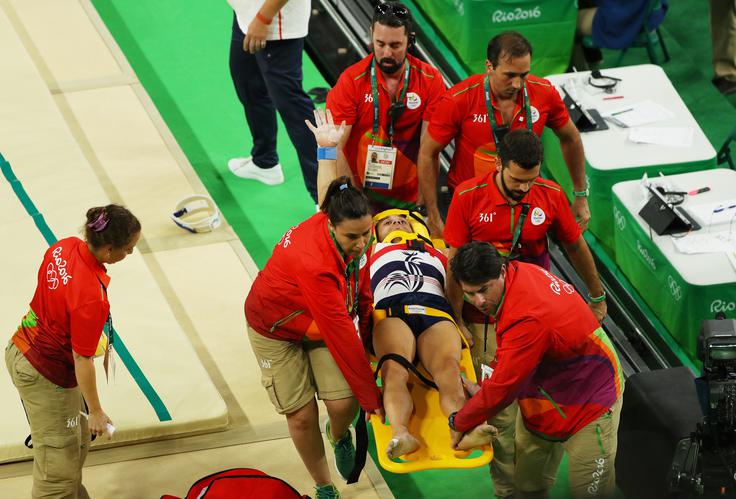 Ob prenosu iz dvorane je pogumno pozdravil gledalce, ki so mu namenili stoječe ovacije.  | Foto: Getty Images