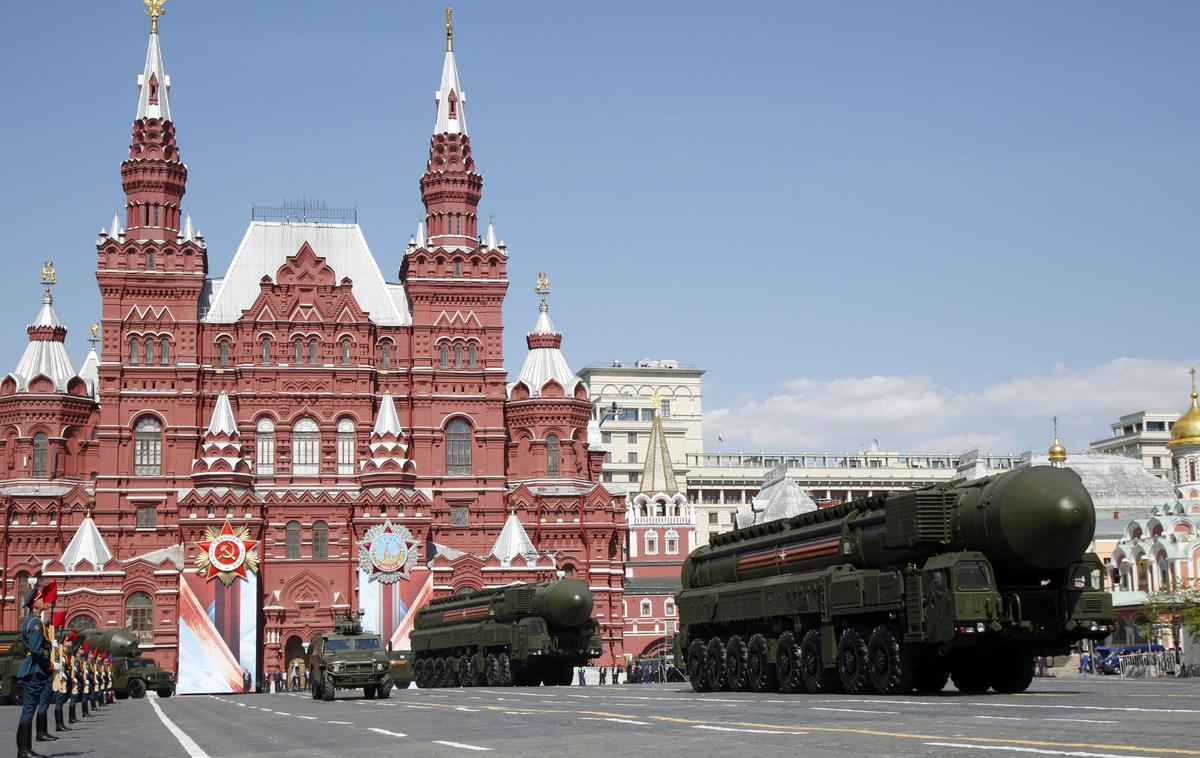Vojška parada na Rdečem trgu v Moskvi | "Rusija je vse bolj odvisna od nadaljevanja vojne. Ogromna poraba za obrambne stroške je droga za domače gospodarstvo," je ocenil predstavnik dunajskega inštituta Vasily Astrov. | Foto Guliverimage