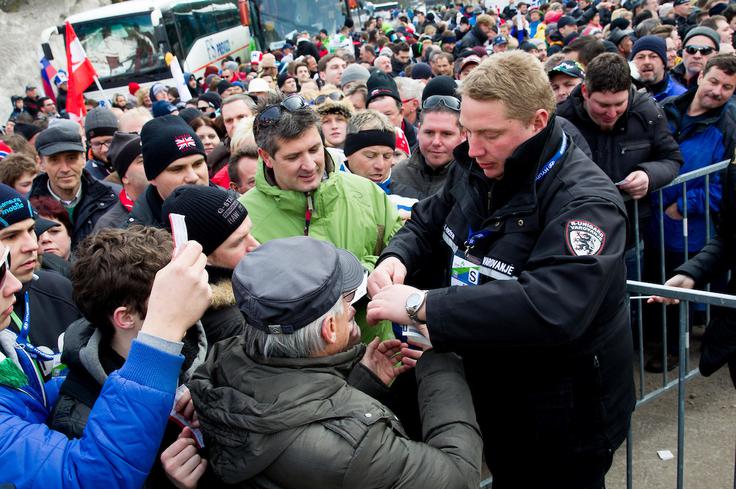 Preverjali bodo vstopnice, prav tako osebno prtljago. | Foto: Vid Ponikvar
