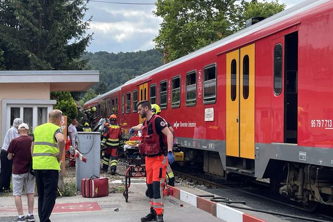 Železniška nesreča | Voznik je na kraju nesreče umrl zaradi poškodb. | Foto STA