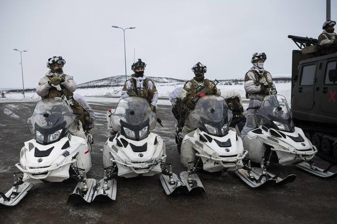 Norveški vojaki | Ukrajinci Norvežane, ki mejijo na Rusijo, pozivajo, naj ne bodo naivni glede načrtov Moskve. Na fotografiji: norveški vojaki na vaji na Finskem marca 2024. | Foto Guliverimage