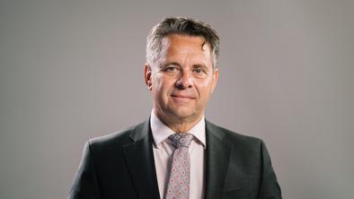 Vlada začela obravnavo predloga kandidature Vesela za evropskega komisarja