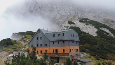 Cojzova koča na Kokrskem sedlu (1793 m)