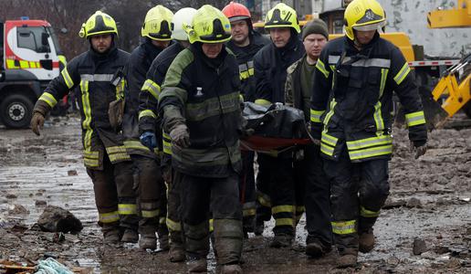 Število žrtev ruskih napadov v Ukrajini raste, v Kursku zadeta šola