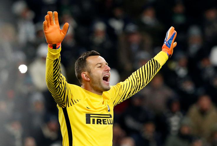 Samir Handanović je pred kratkim podaljšal pogodbo z milanskim Interjem. | Foto: Reuters