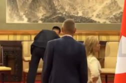 Tega človeka ni bilo nikoli tu: po pogovoru s Putinom so prišli čistilci #video #video
