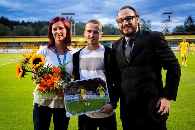 V Domžalah so se pred začetkom tekme poslovili od Jana Repasa. | Foto: Žiga Zupan/Sportida