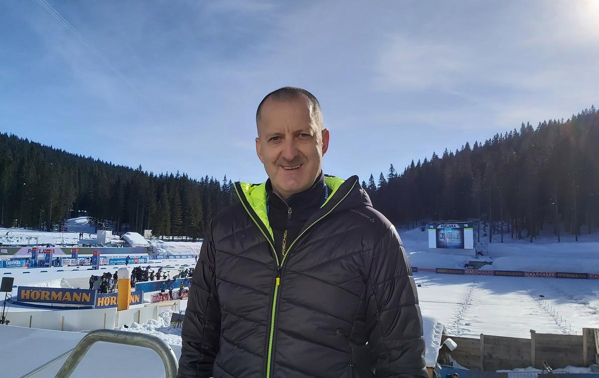 Boštjan Lekan - Pokljuka 2021 | Boštjan Lekan je eden od pionirjev slovenskega biatlona, leta je preživel v samem drobovju tega športa, bil tekmovalec, serviser, trener, danes pa na "ta cirkus" gleda še od zunaj, opravlja namreč vlogo strokovnega komentatorja na nacionalni televiziji. | Foto Simon Kavčič