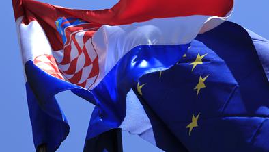 Zakaj Hrvatom dežujejo evropski milijoni, mi pa za drugi tir pobiramo drobtine?