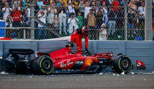 Trening dvakrat rdeč, Sainz ponovno razbil Ferrarija