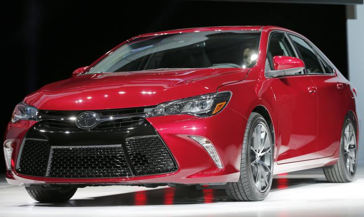 To ni bil edini odpoklic vozil Toyota v ZDA. Od takrat do danes se je zgodilo še skoraj deset manj bolj ali manj obširnih, pa Američani jeklene konjičke še vedno najraje kupujejo pri Japoncu. Tole je toyota camry, lani najbolje prodajani avtomobil v ZDA. | Foto: Reuters