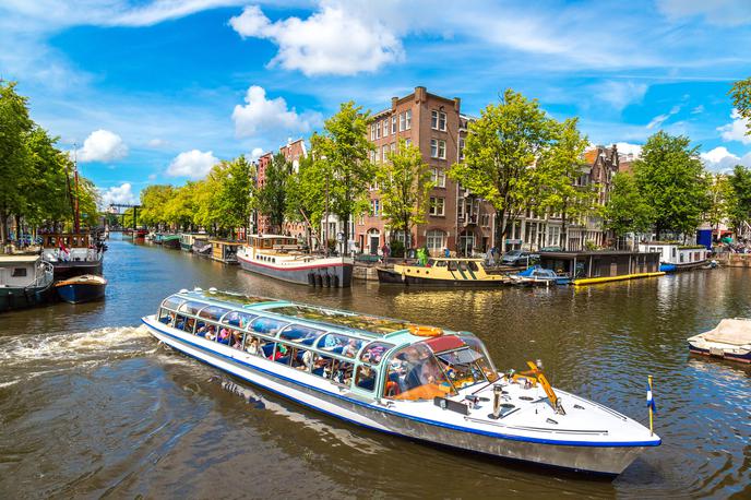 Amsterdam | Potniki na križarskih ladjah so primer kratkoročnega turizma, od katerega ima mesto malo koristi. | Foto Shutterstock