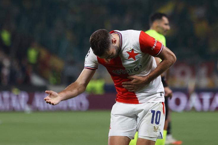 Po zadetkih se je priklonil navijačem Slavie. | Foto: Reuters
