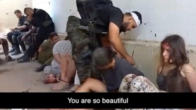 Brutalen napad Hamasa: objavljen posnetek ugrabitve izraelskih talk #video