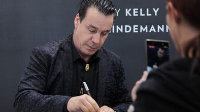 Pevec skupine Rammstein na intenzivni negi zaradi koronavirusa
