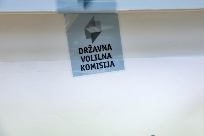 Danes še štetje glasovnic, poslanih po pošti iz Slovenije