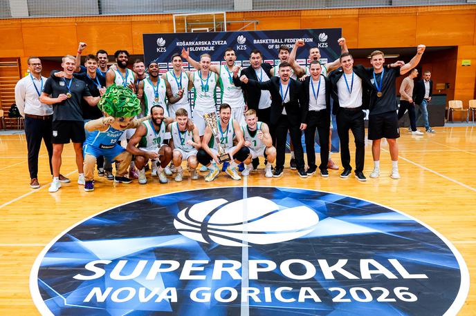 superpokal Krka zmagovalec | Novomeška Krka je dvignila superpokalno lovoriko. | Foto Aleš Fevžer