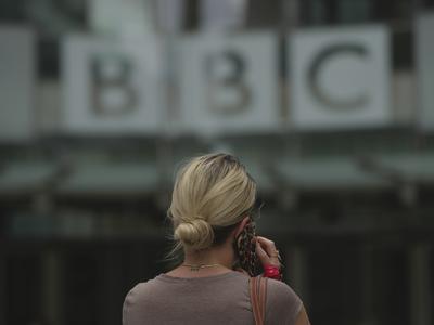 BBC ukinja 550 novinarskih delovnih mest. "Živimo v zelo negotovih časih."