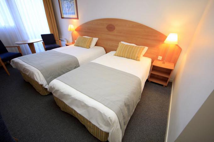 V sobah ni pretiranega luksuza, opremljene so preprosto in učinkovito. | Foto: spletne strani hotelov