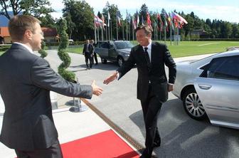 Pahor pisal Žbogarju, da mora ministrovati do imenovanja nove vlade