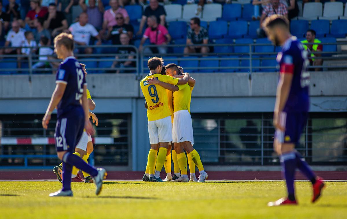 NK bravo NK maribor | Bravo je v Ljubljani porazil Brice in kljub dvema odigranima tekmama manj skočil na vrh prvenstvene lestvice. | Foto Urban Meglič/Sportida