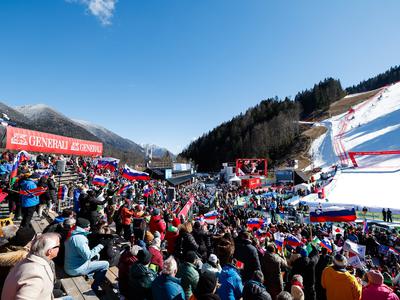 Cenejša vozovnica za otroke, smučarski razred in snežna dvorana