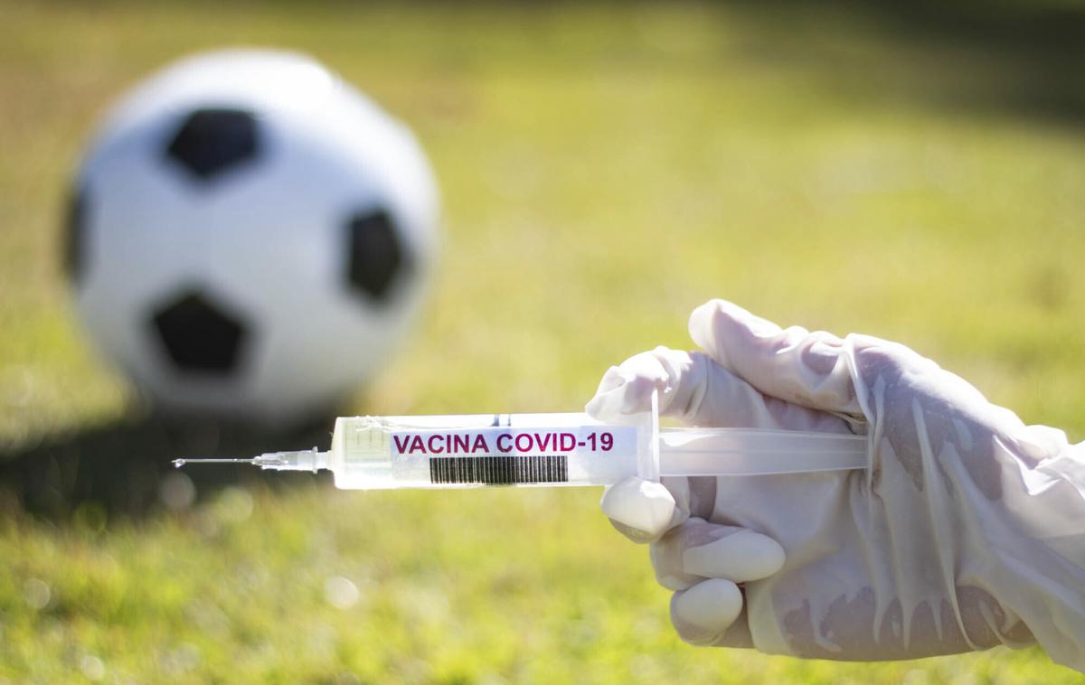 cepljenje nogomet | Krovna nogometna organizacija FIFA se zavzema za cepljenje proti covidu-19, a meni, da nogometaši ne bi smeli imeti prednostnega dostopa do cepiva.  | Foto Guliverimage