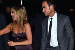 Jennifer Aniston v predolgi obleki še vedno neverjetno seksi