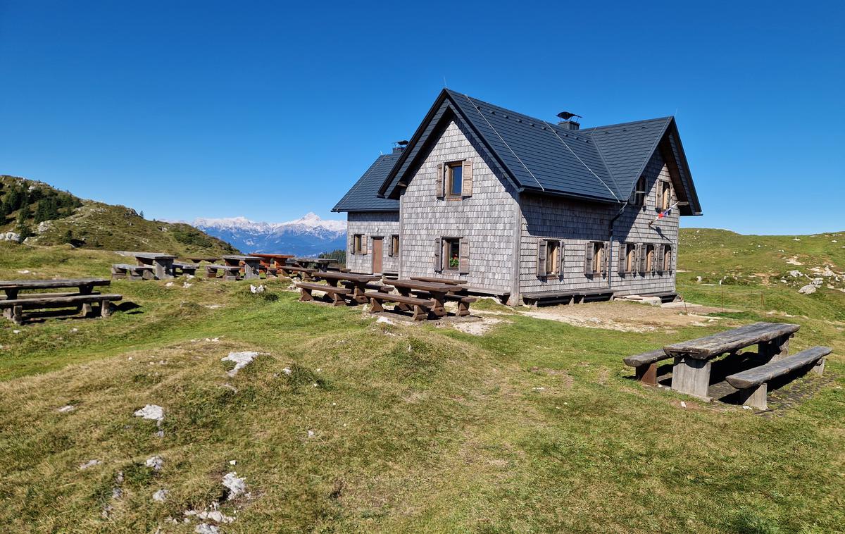 Krekova koča na Ratitovcu | Jesensko, a zelo mrzlo (zjutraj minus 4), je bilo takole v petek na Ratitovcu. | Foto Matej Podgoršek