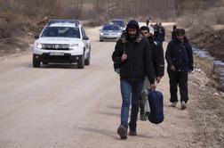Knovs zadolžil Sovo in policijo, da spremljata dogajanje na področju migracij