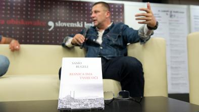 Zgodba o moškem, ki ve, kaj bi počel v pokoju, vendar ima življenje z njim druge načrte