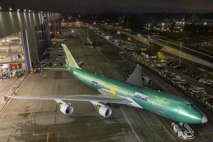 Joe Sutter Boeing | Boeing je iz tovarne v Everettu poslal še zadnji boeing 747. Bil je prvo širokotrupno potniško letalo.  | Foto Boeing