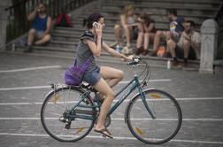 Na kolesu se po Ljubljani vozite s slušalkami, potem pa vas ustavi redar …
